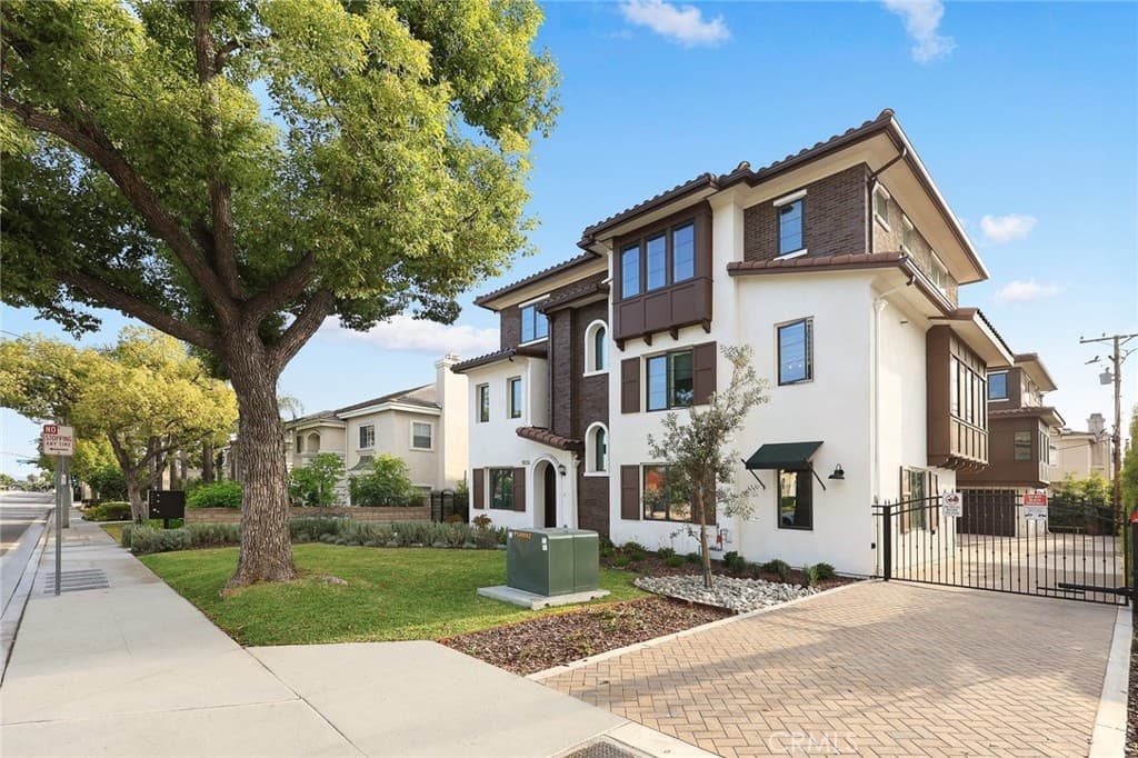 Townhouse at 905 SUNSET BLVD A, Arcadia — photo 1 of 12