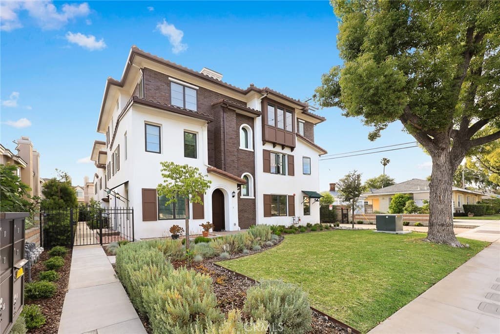 Townhouse at 905 SUNSET BLVD A, Arcadia — photo 2 of 12