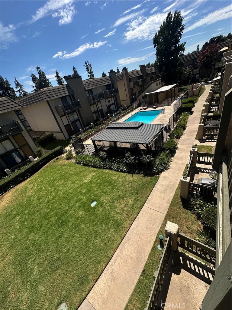 Condo at 1927 Huntington H, Duarte — photo 1 of 12