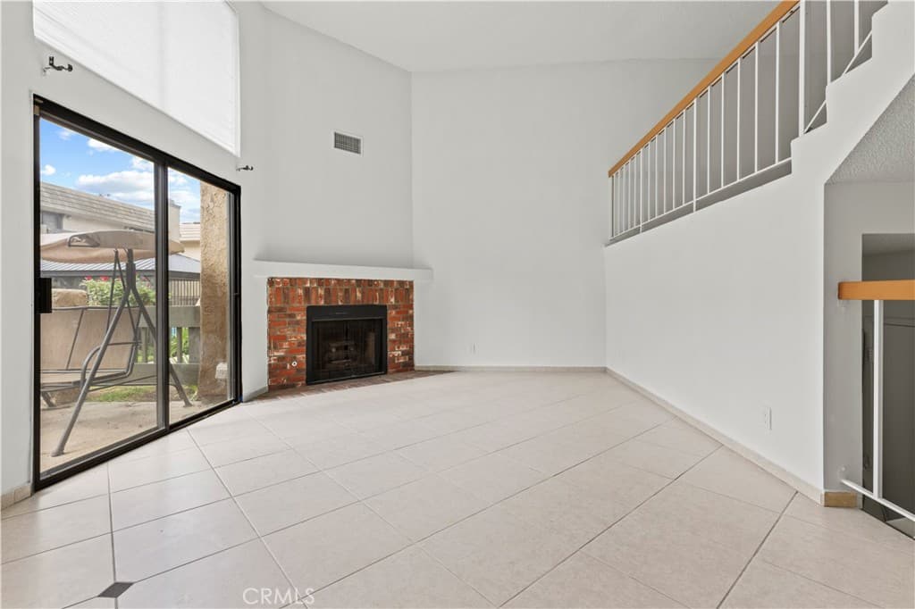 Condo at 1927 Huntington H, Duarte — photo 8 of 12