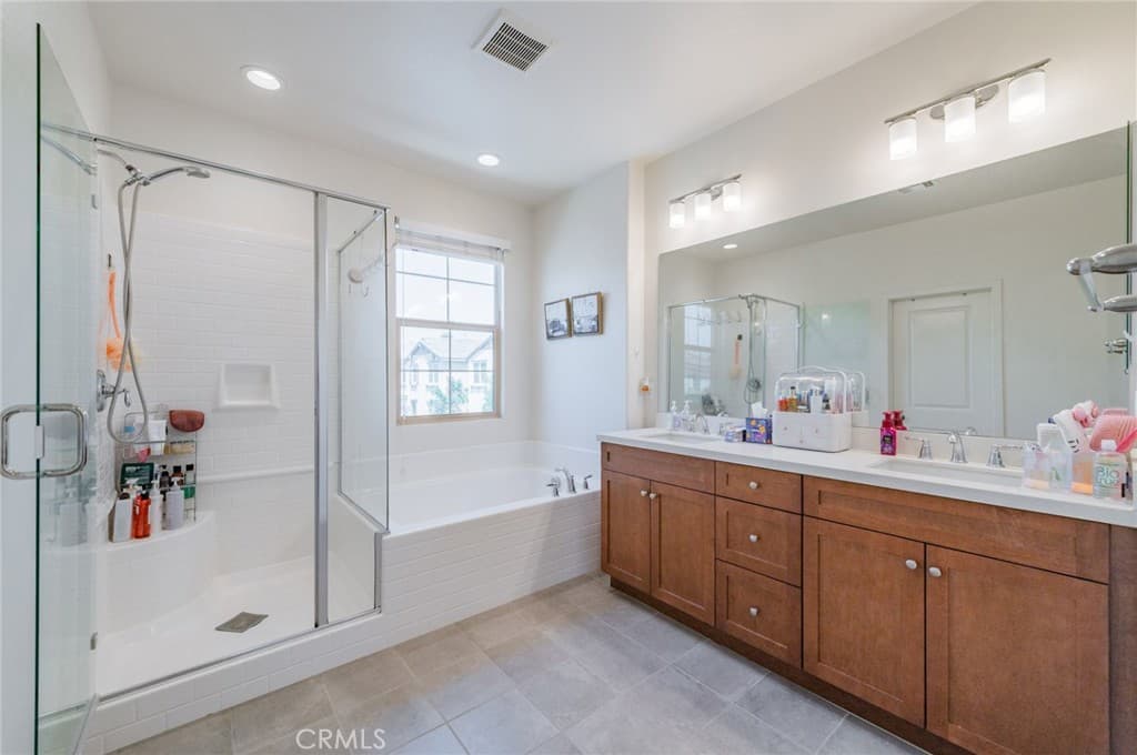 Home at 1926 Kizh Way, Pomona — photo 9 of 12