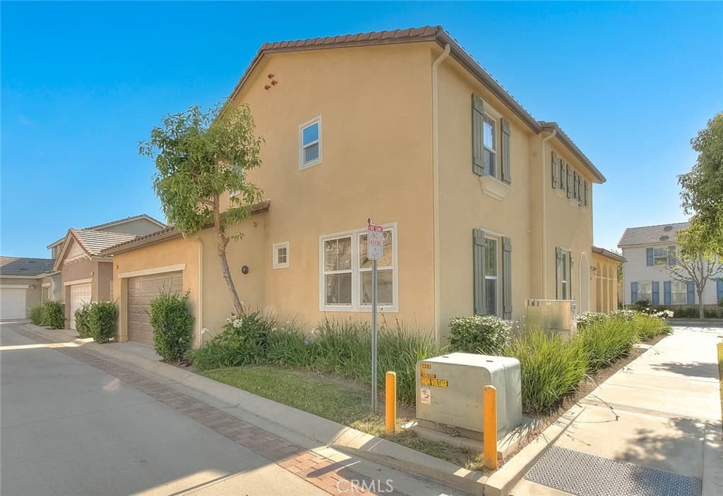 Home at 906 N Woodbine, Azusa — photo 2 of 12