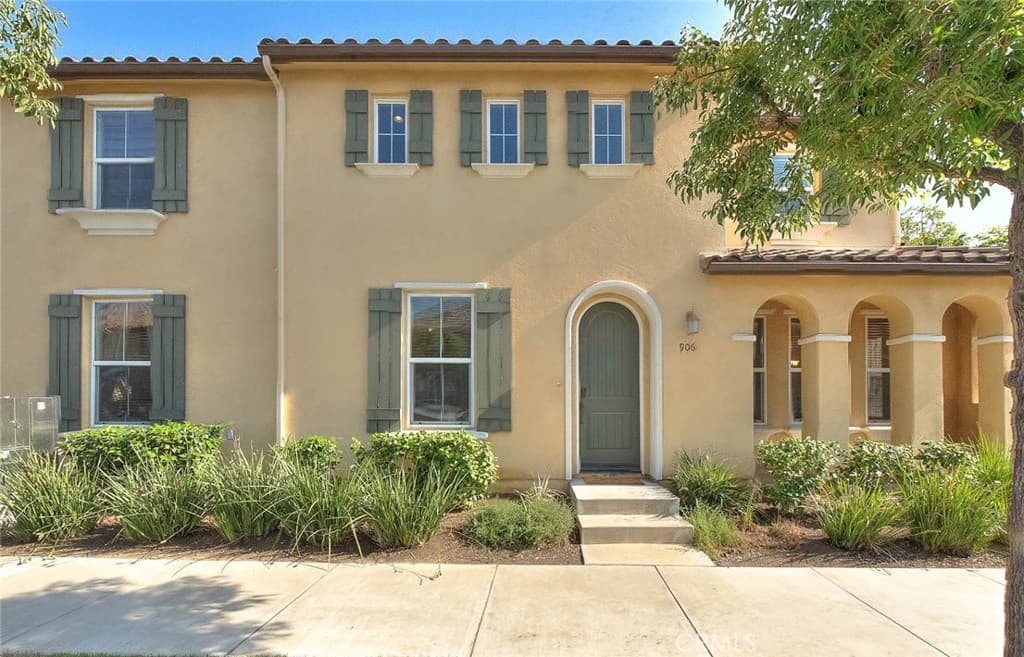 Home at 906 N Woodbine, Azusa — photo 3 of 12