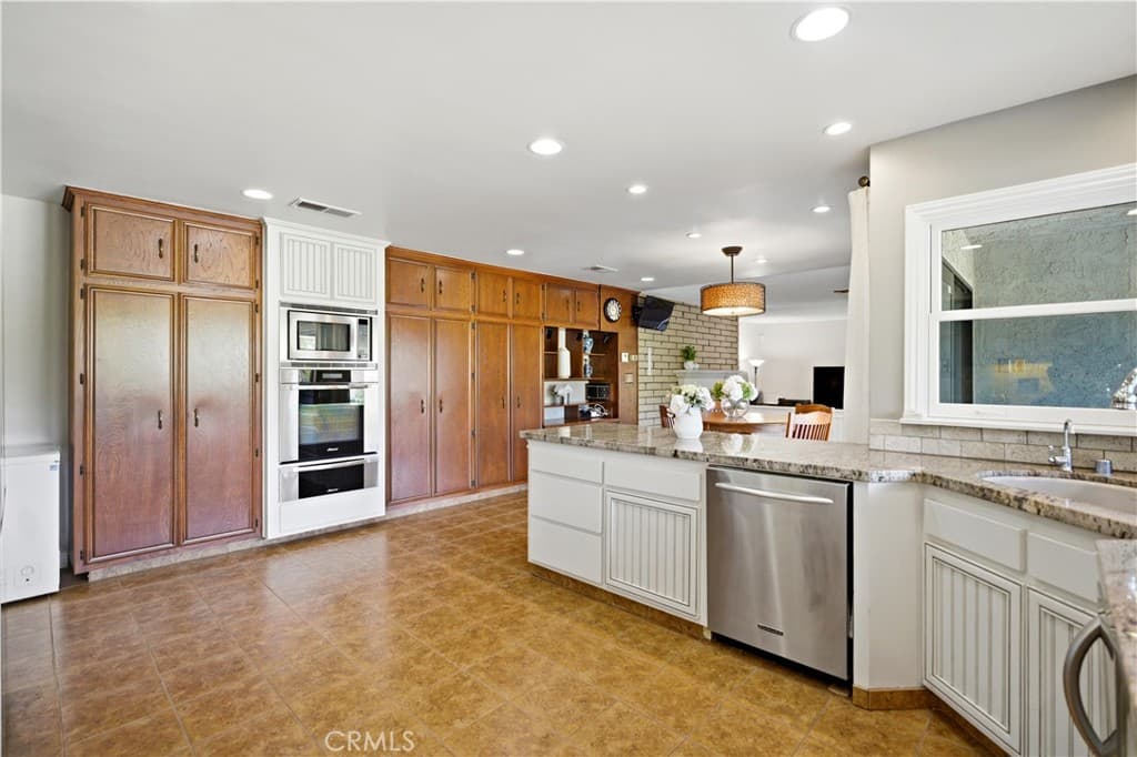 Home at 541 Rosemarie, Arcadia — photo 11 of 12