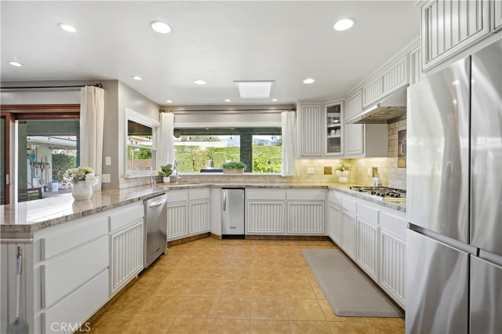 Home at 541 Rosemarie, Arcadia — photo 10 of 12