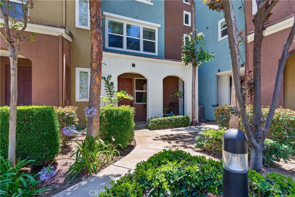 Townhouse at 217 W Zinfandel, Covina — photo 2 of 12