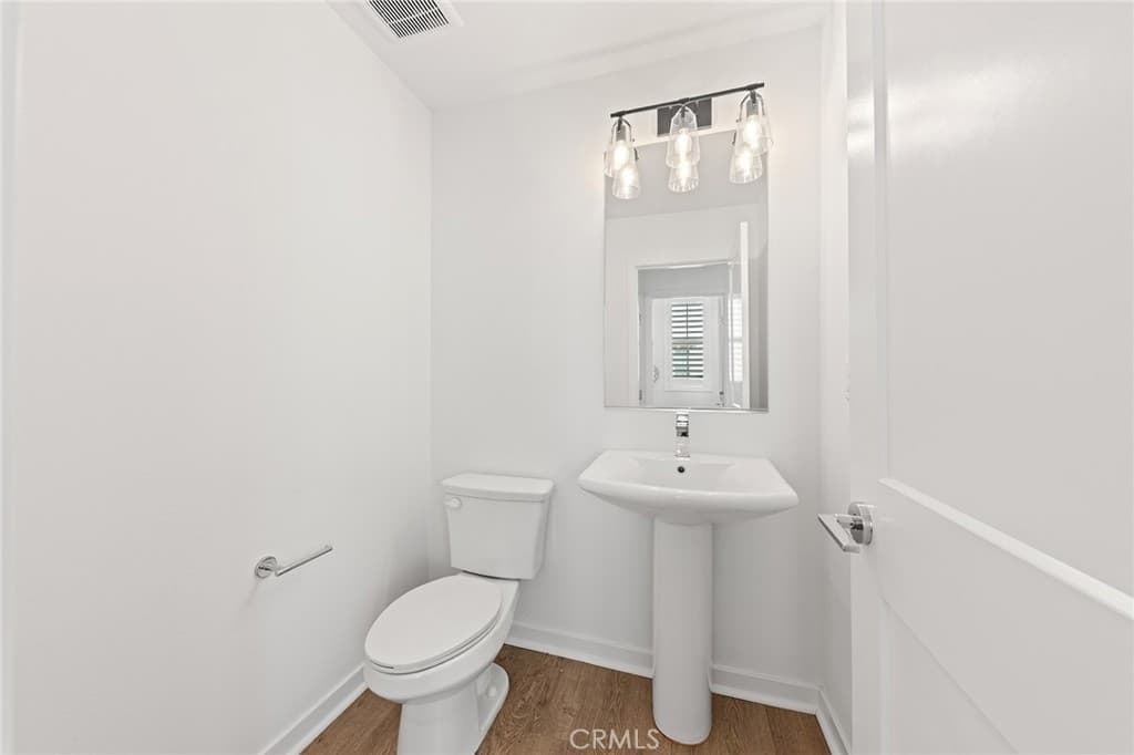 Townhouse at 207 Colby Circle, Claremont — photo 11 of 12