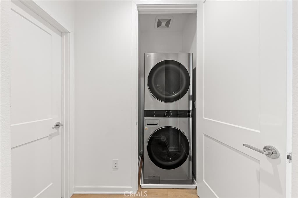 Townhouse at 207 Colby Circle, Claremont — photo 12 of 12