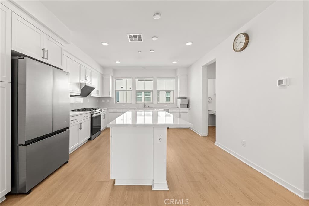 Townhouse at 207 Colby Circle, Claremont — photo 3 of 12