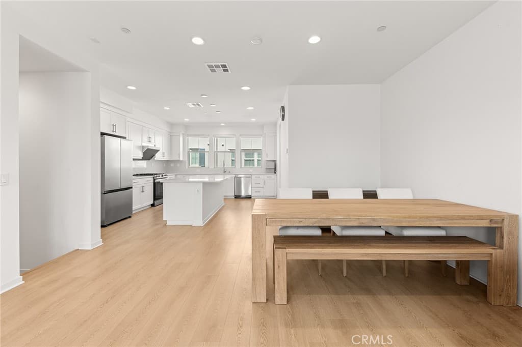 Townhouse at 207 Colby Circle, Claremont — photo 5 of 12