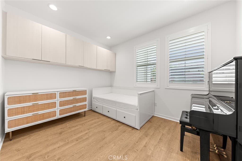Townhouse at 207 Colby Circle, Claremont — photo 8 of 12