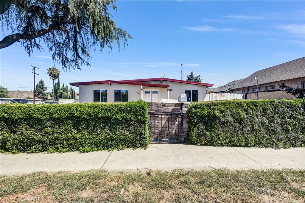 Home at 2065 W Orange Grove Avenue, Pomona — photo 2 of 12