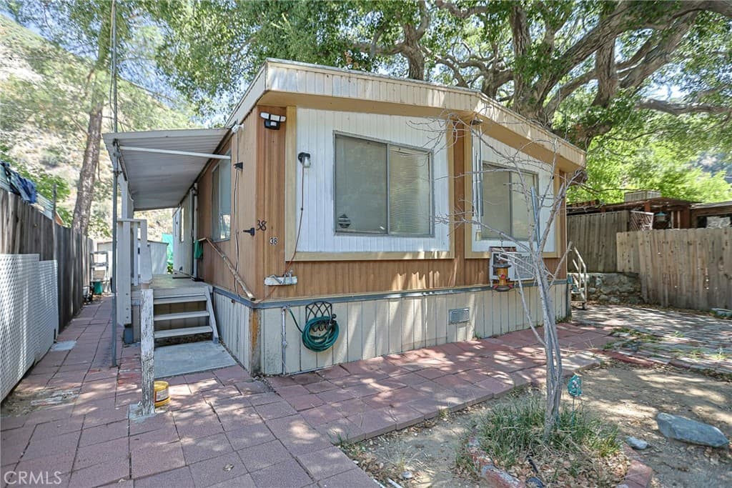 Home at 24210 E East Fork Road 38, Azusa — photo 1 of 12
