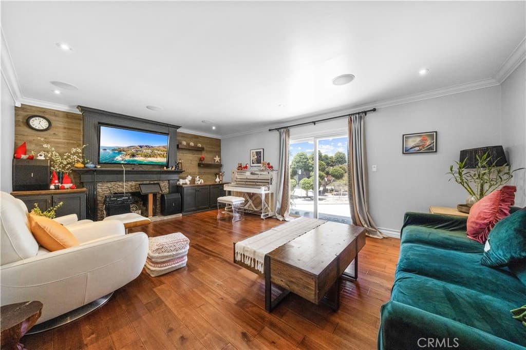 Home at 125 W Ronwood Street, Glendora — photo 3 of 12