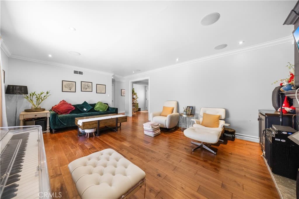 Home at 125 W Ronwood Street, Glendora — photo 4 of 12