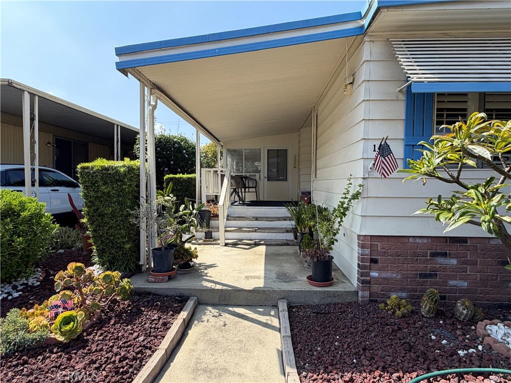 Home at 840 E Foothill 142, Azusa — photo 3 of 12
