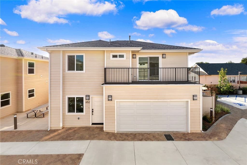 Home at 638 W Grand Avenue, Pomona — photo 8 of 12
