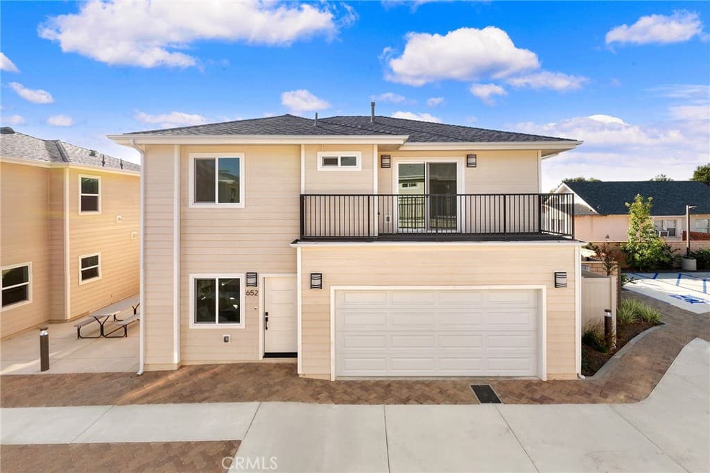Home at 652 W Grand Avenue, Pomona — photo 8 of 12