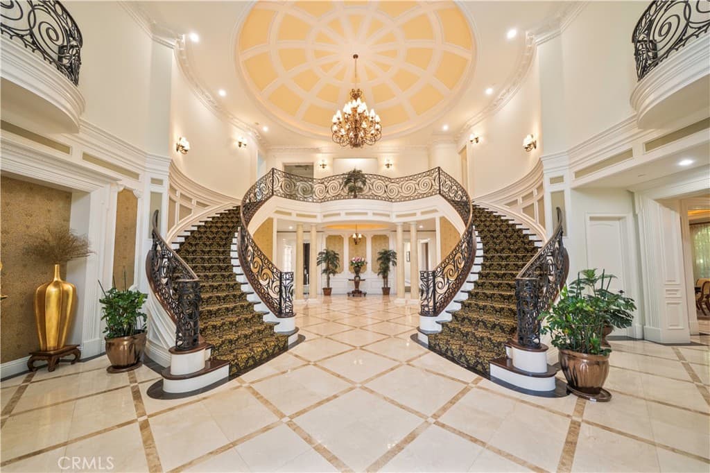 Home at 355 W Palm Dr, Arcadia — photo 2 of 12