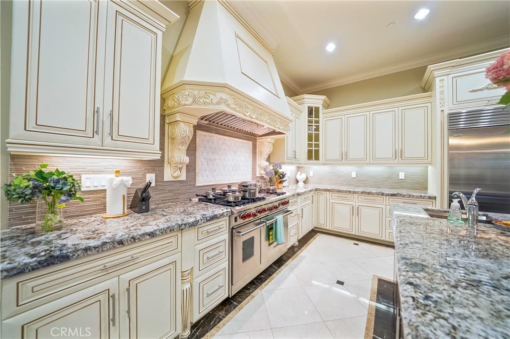 Home at 355 W Palm Dr, Arcadia — photo 11 of 12