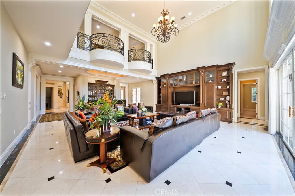 Home at 355 W Palm Dr, Arcadia — photo 3 of 12