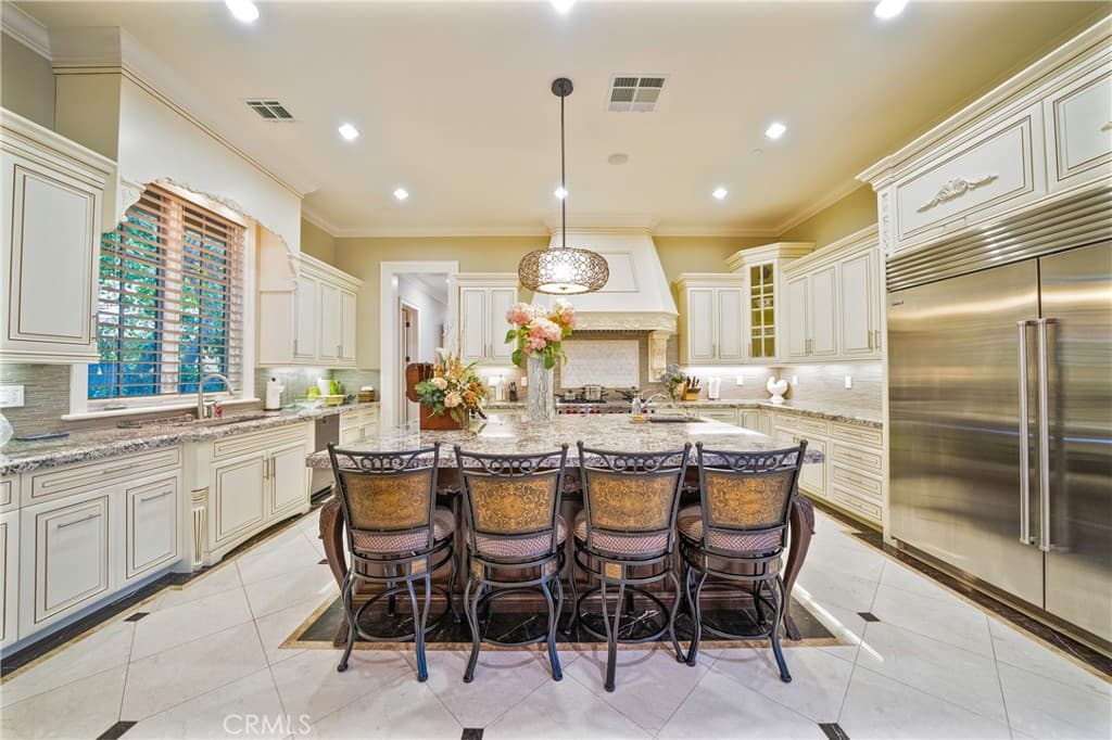 Home at 355 W Palm Dr, Arcadia — photo 10 of 12