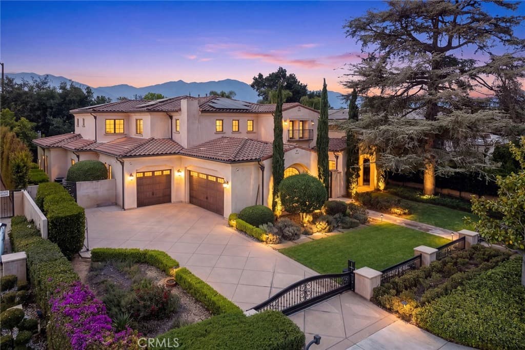 Home at 501 W Woodruff, Arcadia — photo 3 of 12