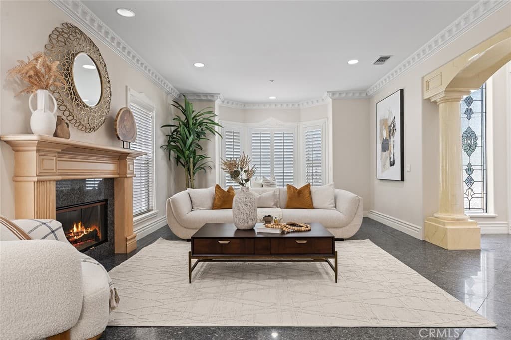 Home at 1118 S 6th Ave, Arcadia — photo 5 of 12
