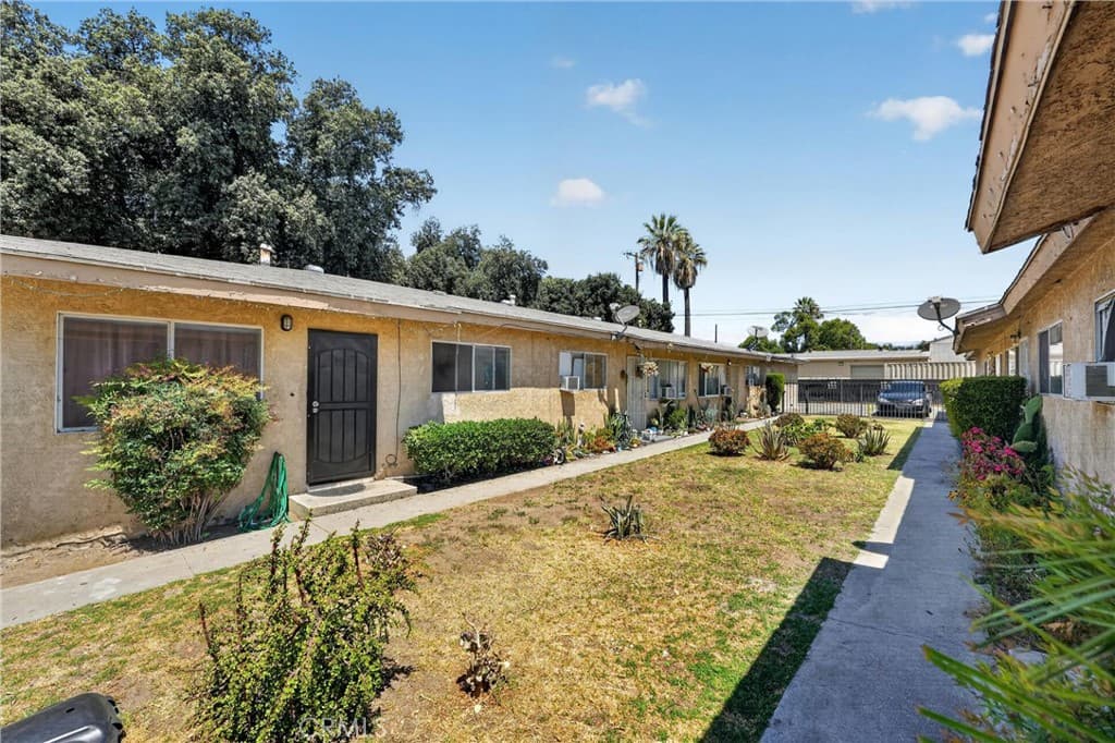 Commercial at 805 E 8th Street, Pomona — photo 4 of 12