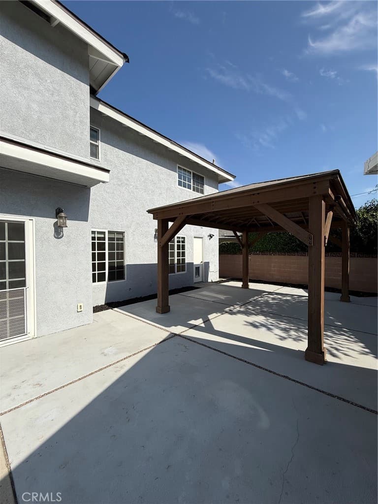 Home at 321 N Mountain Avenue, Monrovia — photo 11 of 12