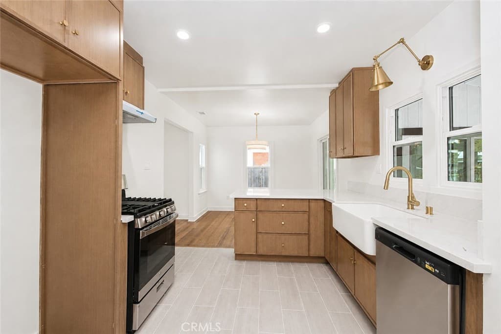 Home at 612 King Street, Monrovia — photo 2 of 12