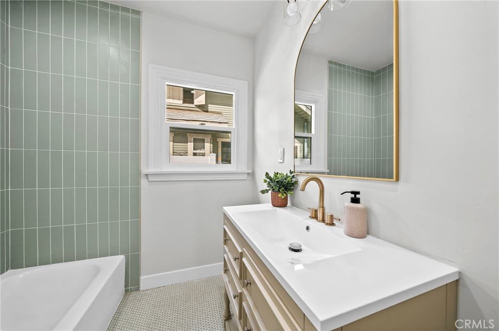 Home at 612 King Street, Monrovia — photo 6 of 12