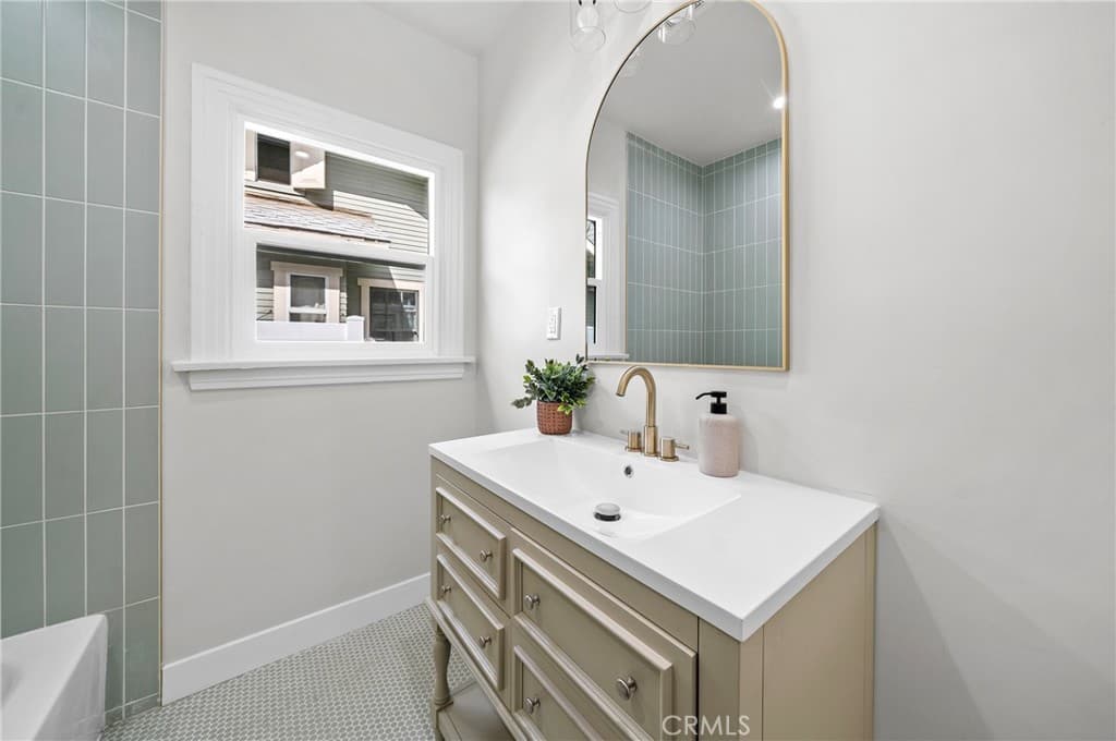 Home at 612 King Street, Monrovia — photo 8 of 12