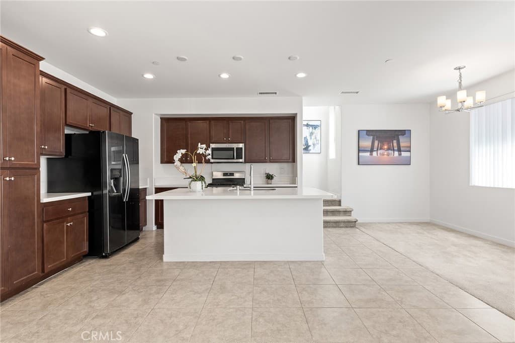 Home at 181 Promenade, Pomona — photo 11 of 12