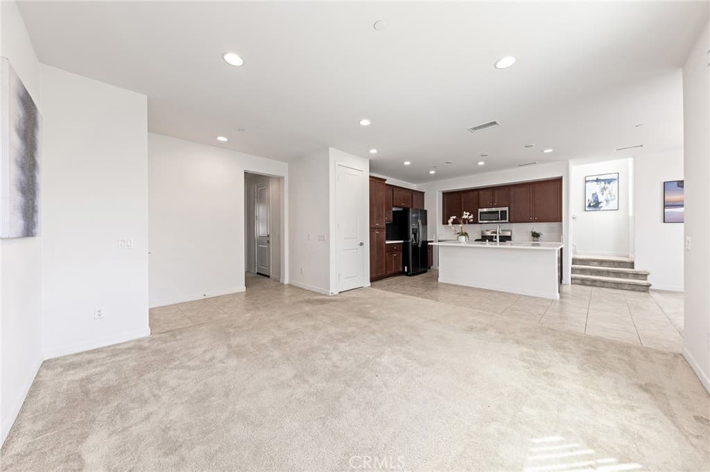 Home at 181 Promenade, Pomona — photo 10 of 12