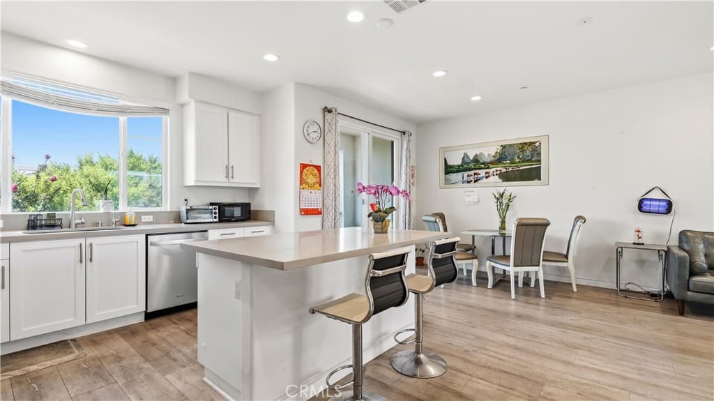 Condo at 3383 Lynd, Arcadia — photo 5 of 12