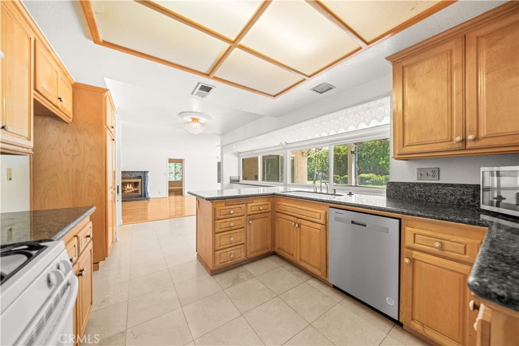 Home at 905 N Bridle Path Lane, Walnut — photo 12 of 12