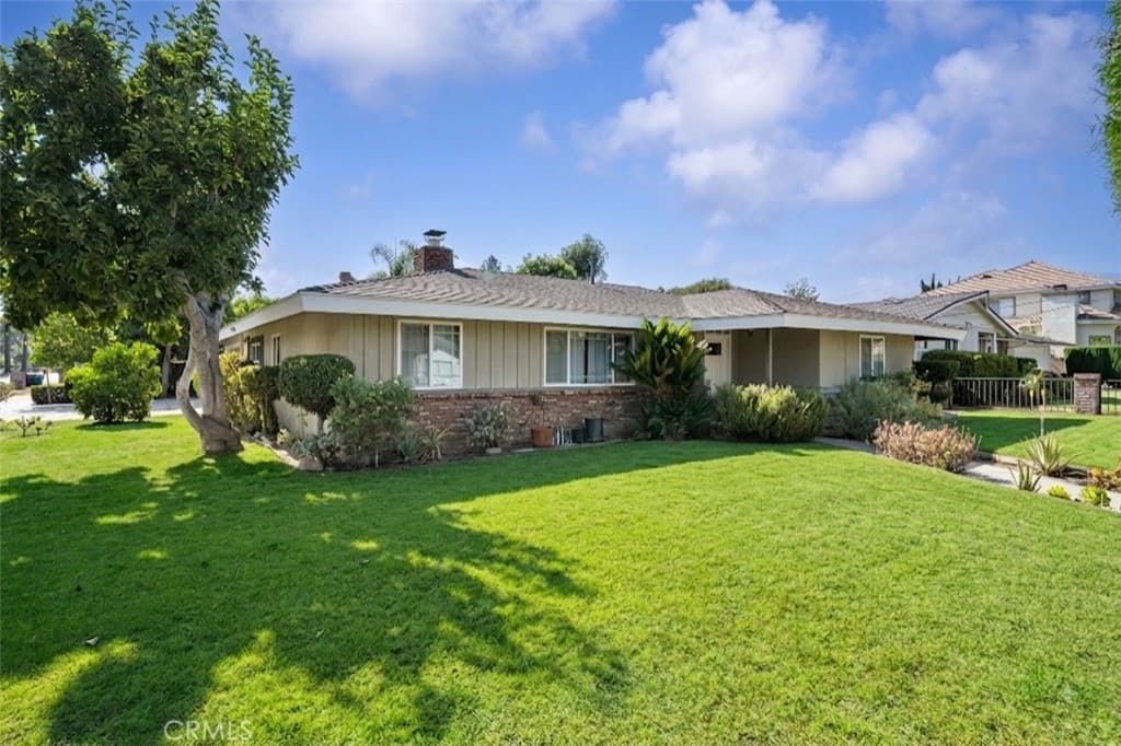 Home at 1523 S 8th Avenue, Arcadia — photo 3 of 12