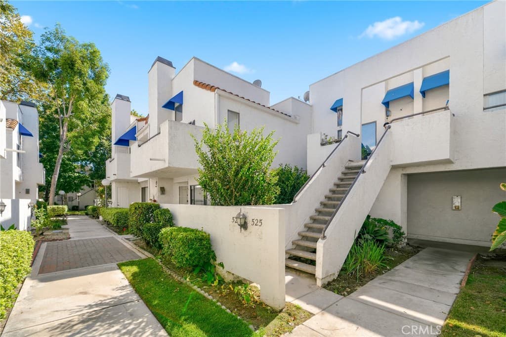Condo at 524 Park Shadow Court, Baldwin Park — photo 2 of 12