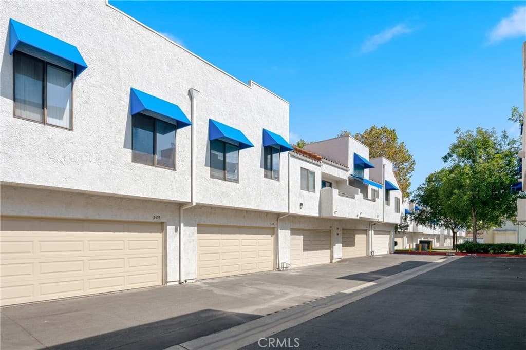 Condo at 524 Park Shadow Court, Baldwin Park — photo 4 of 12