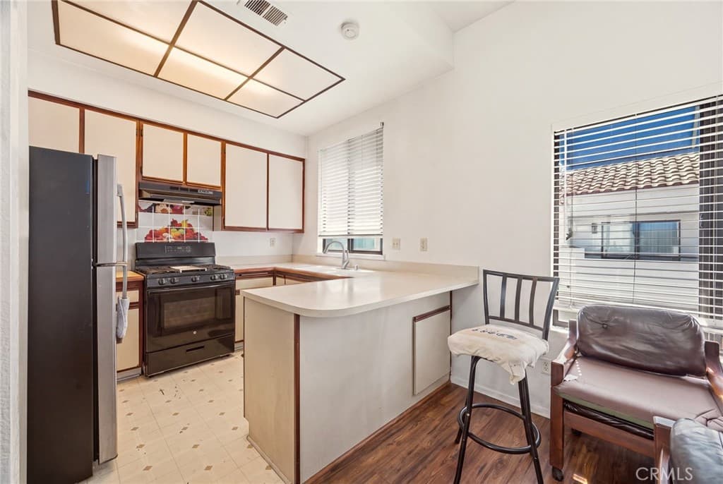 Condo at 524 Park Shadow Court, Baldwin Park — photo 10 of 12