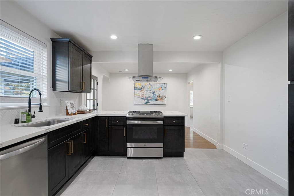 Home at 1526 N White Avenue, Pomona — photo 6 of 12