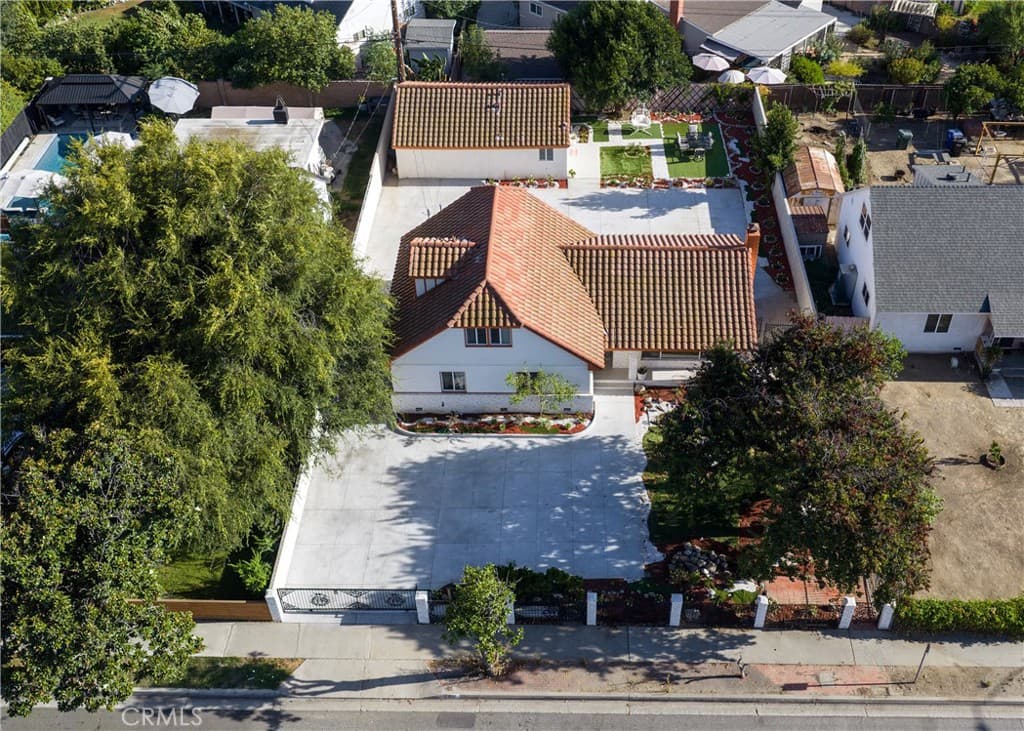 Home at 820 E Cameron Avenue, West Covina — photo 5 of 12