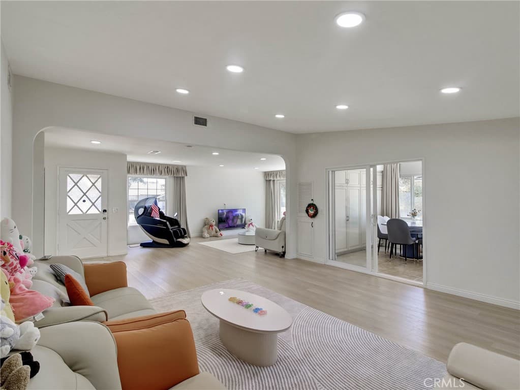 Home at 1101 S 5th, Arcadia — photo 3 of 12