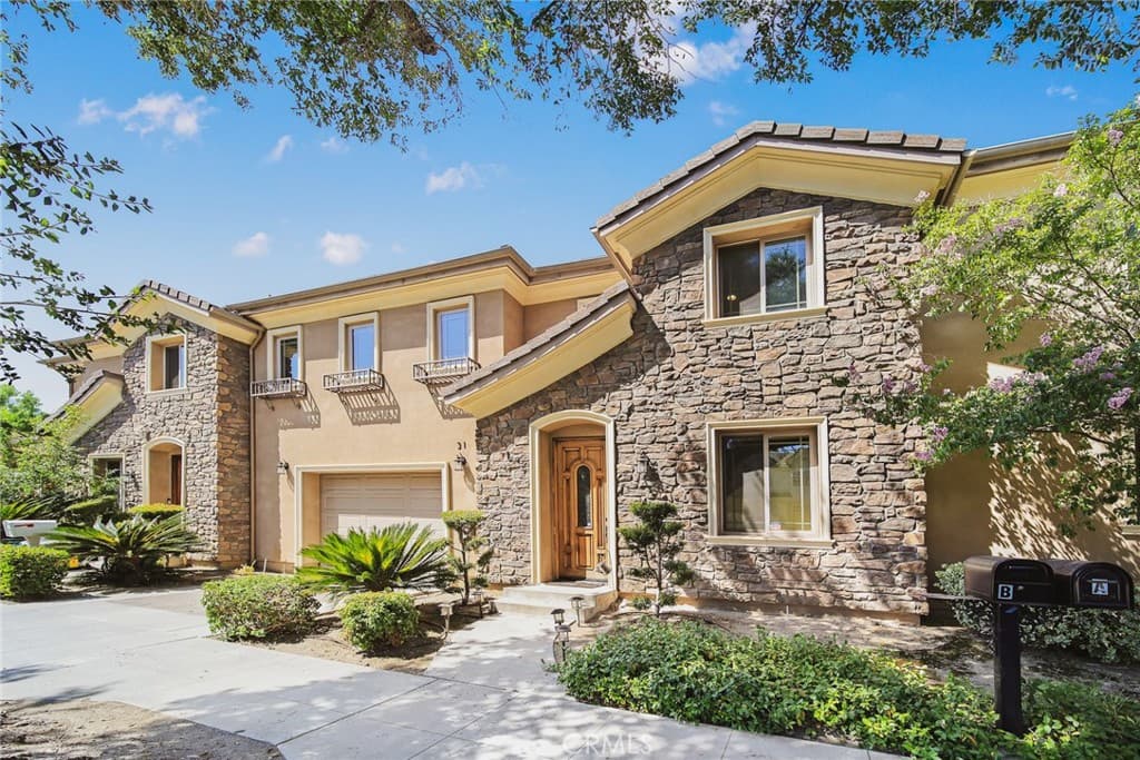 Townhouse at 31 S 2nd B, Arcadia — photo 1 of 12