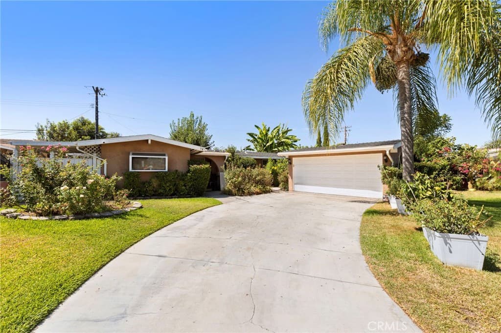 Home at 1038 E Walnut Creek Parkway, West Covina — photo 3 of 12