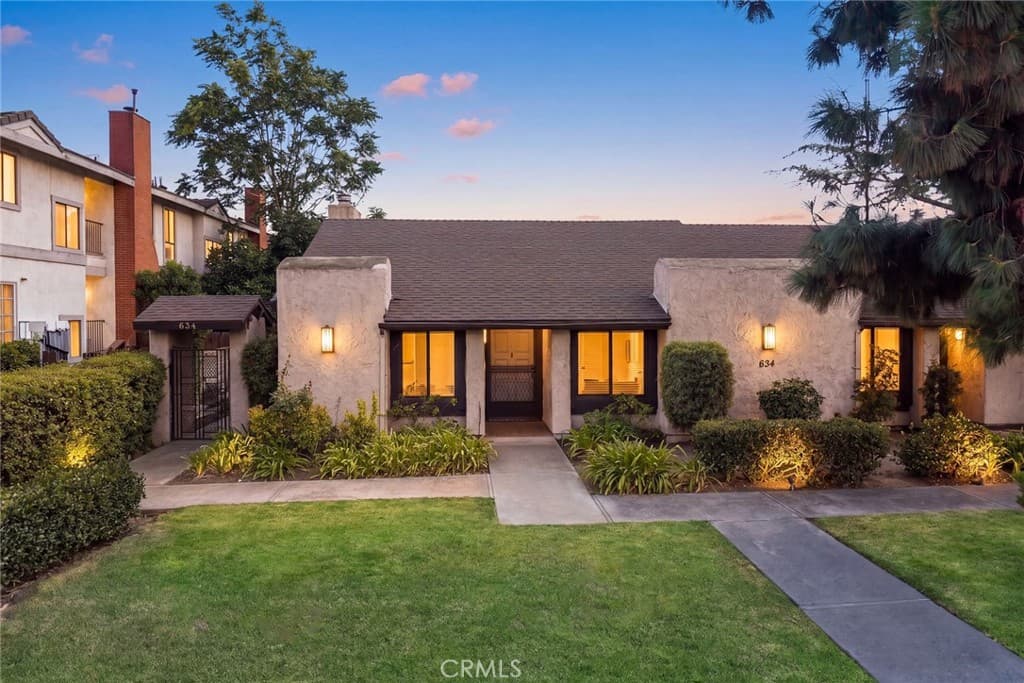 Townhouse at 634 W Naomi, Arcadia — photo 2 of 5
