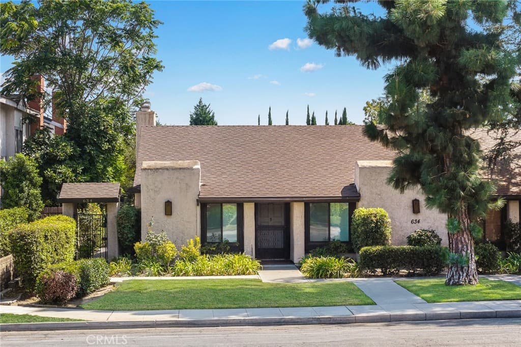 Townhouse at 634 W Naomi, Arcadia — photo 3 of 5