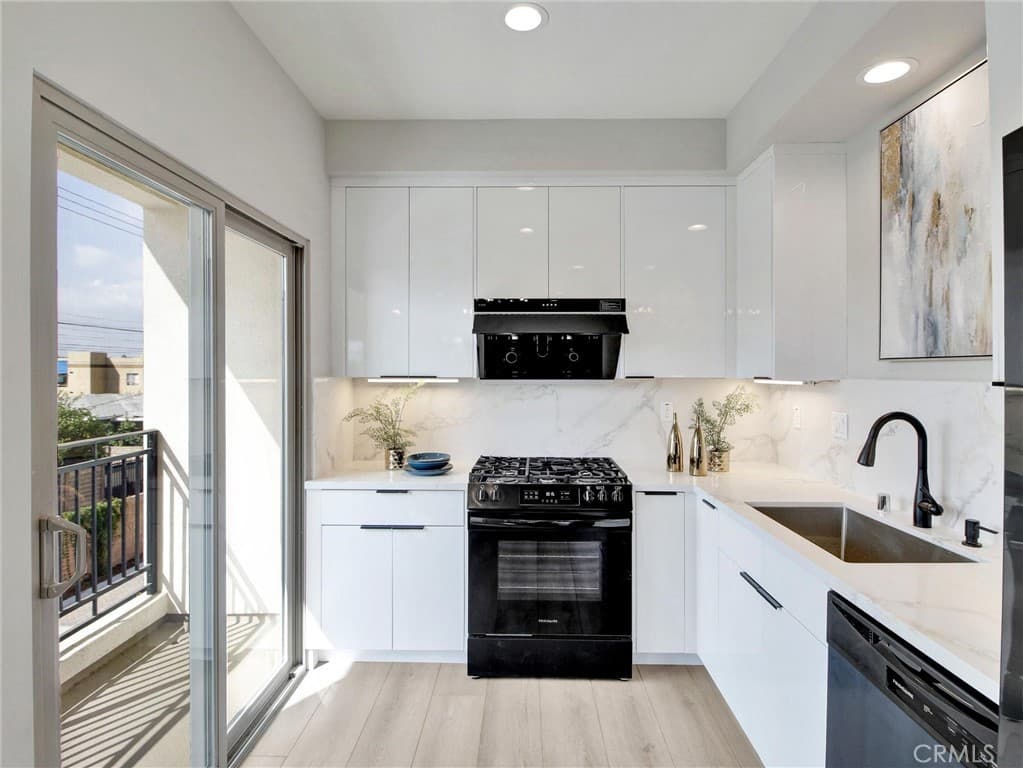 Townhouse at 4437 Stewart D, Baldwin Park — photo 4 of 12