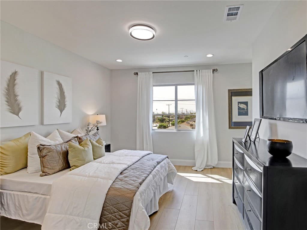 Townhouse at 4437 Stewart D, Baldwin Park — photo 8 of 12